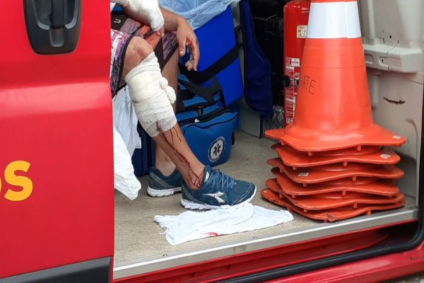 Imagem referente a notícia: Dois homem são baleados no Loteamento Riviera, fogem e pedem socorro no Jardim Consolata