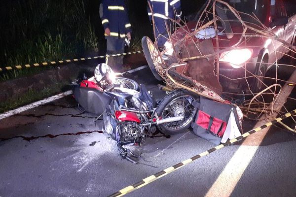 Imagem referente a notícia: Motociclista morre em grave acidente na marginal da BR-277 em Cascavel