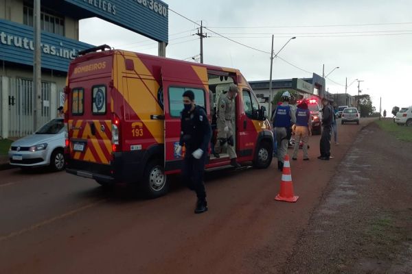 Imagem referente a notícia: Jovem de 25 anos sofre fratura exposta após colisão de trânsito na PRc-467