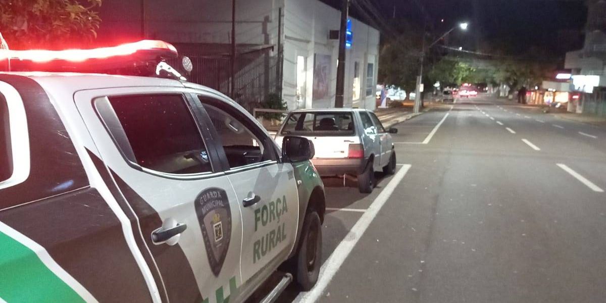 Guarda Municipal recupera Fiat Uno e detém homem na Rua Paraná