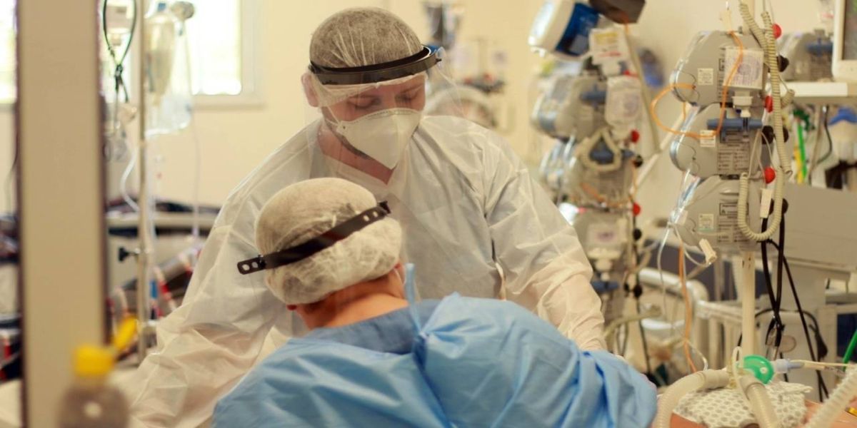 Quatro pessoas com coronavírus morreram nesta quinta no Hospital Universitário