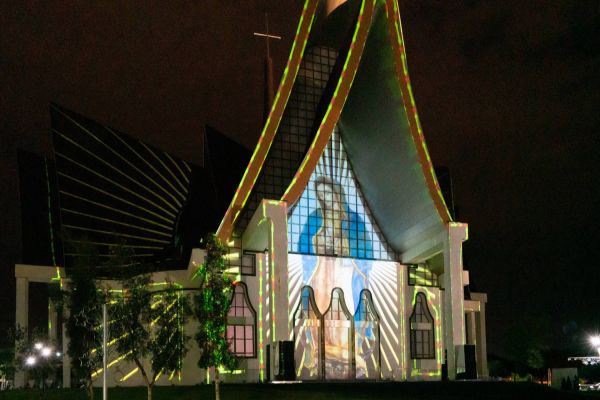 Aproveite o último fim de semana da projeção mapeada do Natal de Luzes da Itaipu