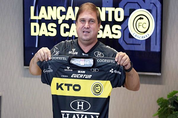FC Cascavel apresenta uniformes para temporada 2021 mantendo preços populares
