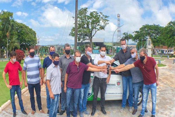 Prefeitura de Santa Lúcia recebe veículo por meio de emenda de Pacheco