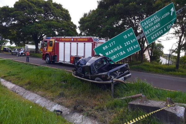 Homem de 58 anos morre após colidir contra placa de sinalização na BR-467