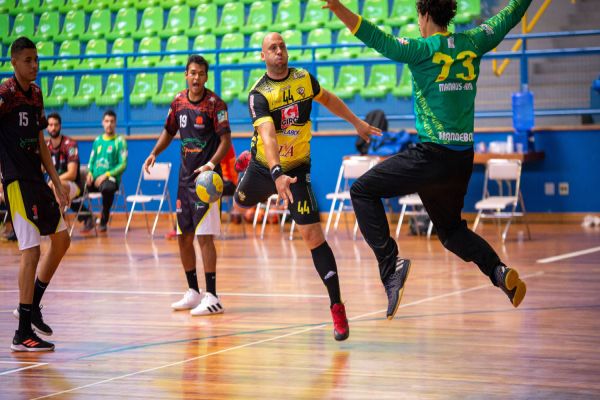 Cascavel Handebol vence a terceira e decide nono lugar neste domingo
