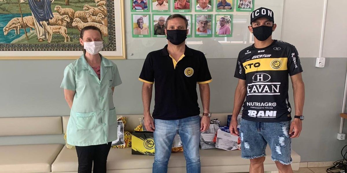 FC Cascavel realiza entrega de presentes e doa mais de 10 mil reais para Abrigo São Vicente de Paulo