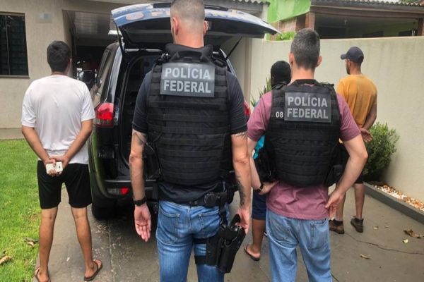 PF e RF fecham deposito de pneus contrabandeados no Loteamento Santa Mariana