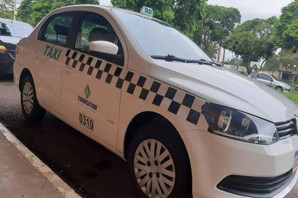 Táxis de Cascavel começam a rodar com a nova identidade visual da Transitar