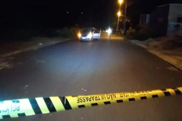 Foto relacionada a notícia: Homem vai para ceia de Natal e é morto com 30 tiros em Fazenda Rio Grande