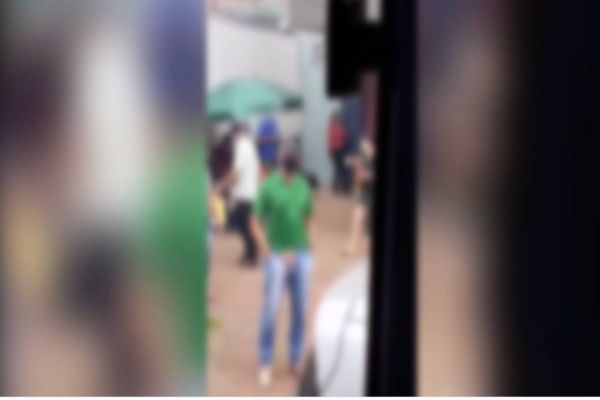 Homem é flagrado com partes intimas a mostra em Cascavel