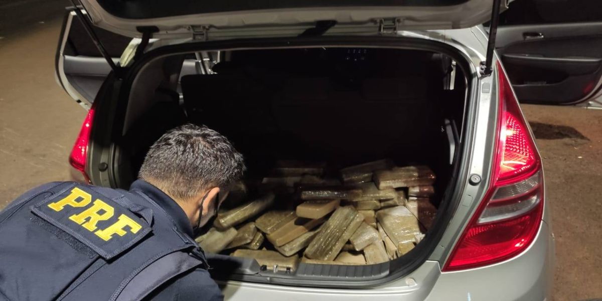 PRF apreende 140 kg de maconha com destino à Cascavel, na BR-277