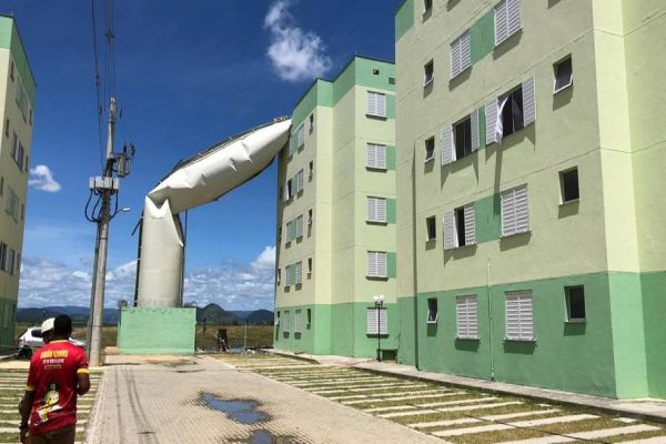 Caixas d'água despencam em condomínio recém-inaugurado no Espírito Santo; veja