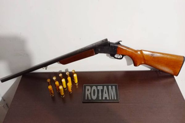 Rotam aprende arma de fogo ilegal após abordagem em Toledo