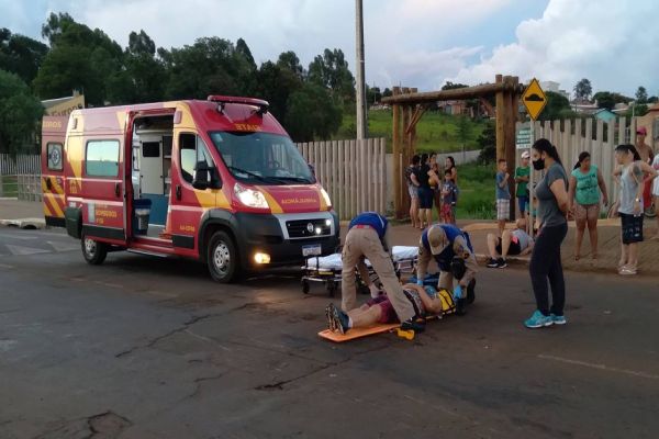 Mulheres ficam feridas após serem atropeladas por moto na Rua Europa