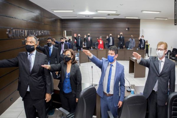 Vereadores, prefeito e vice tomam posse para mandato de 2021 a 2024