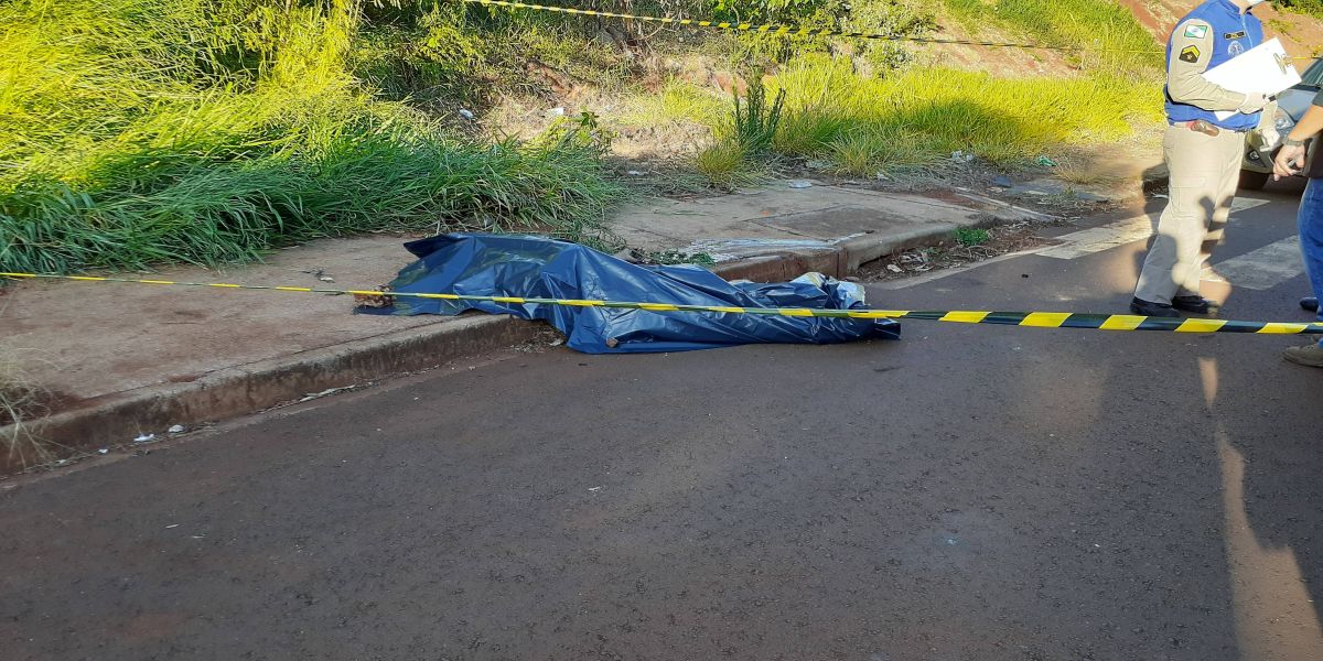 Homem morre ao bater cabeça em calçada após queda de bicicleta no Bairro Brasília