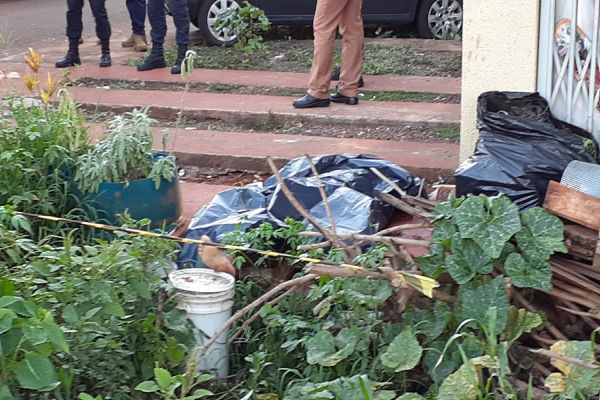 Jovem de 20 anos morre após ser baleado no abdômen na Rua Portugal
