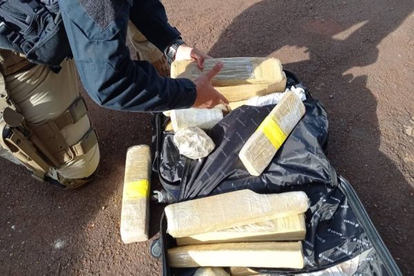 PRF apreende quase 20 quilos de maconha em Toledo