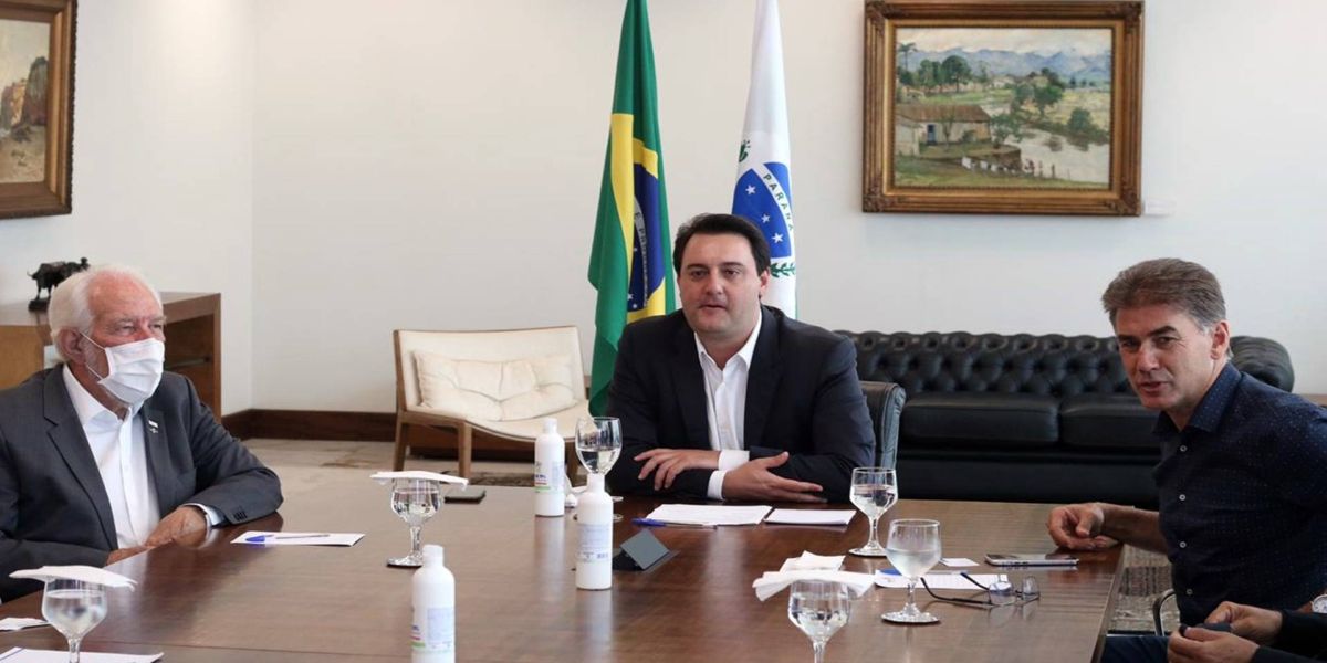 Prefeito Paranhos e governador Ratinho Jr discutem modernização do transporte com grupo chinês