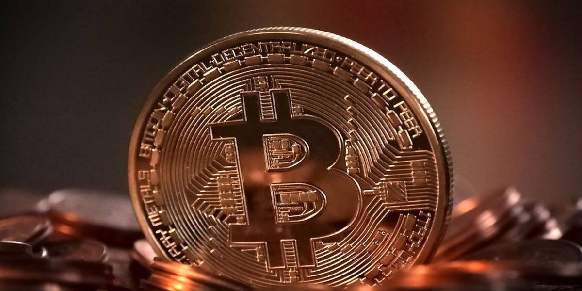 Volume de negócios com criptomoedas atinge recorde, diz estudo