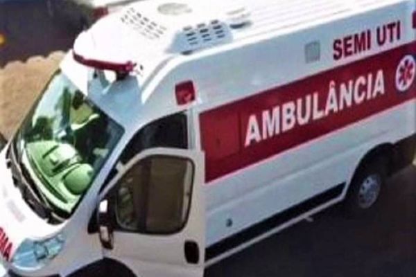 Ambulância que desapareceu com paciente de Covid-19 e é encontrada atolada no MS