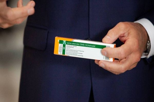 Butantan anuncia que CoronaVac tem eficácia de 78% e pede uso emergencial à Anvisa