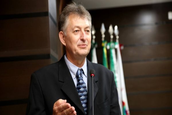 Em campanha que define como “atípica”, Sadi Kisiel retorna à Câmara após 12 anos