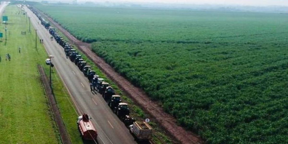 Sindicato Rural de Cascavel e FAEP apoiam tratoraço em SP