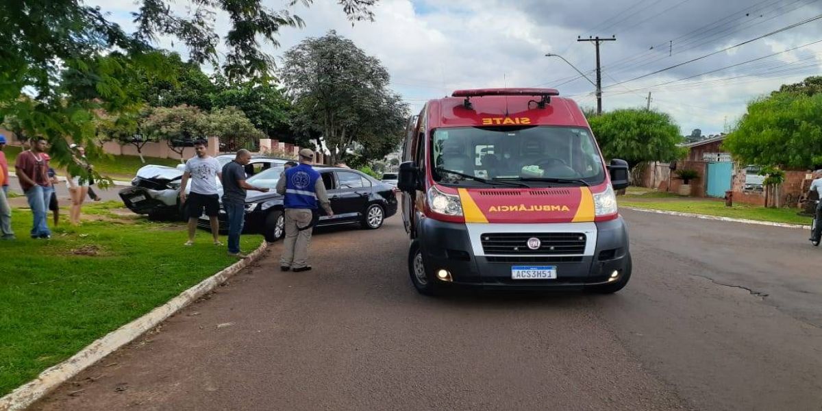 Colisão entre dois veículos é registrada no Bairro Morumbi em Cascavel