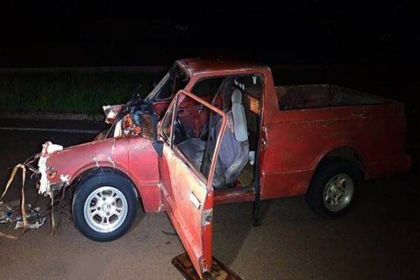 Três pessoas ficam feridas após grave batida na PRc-467