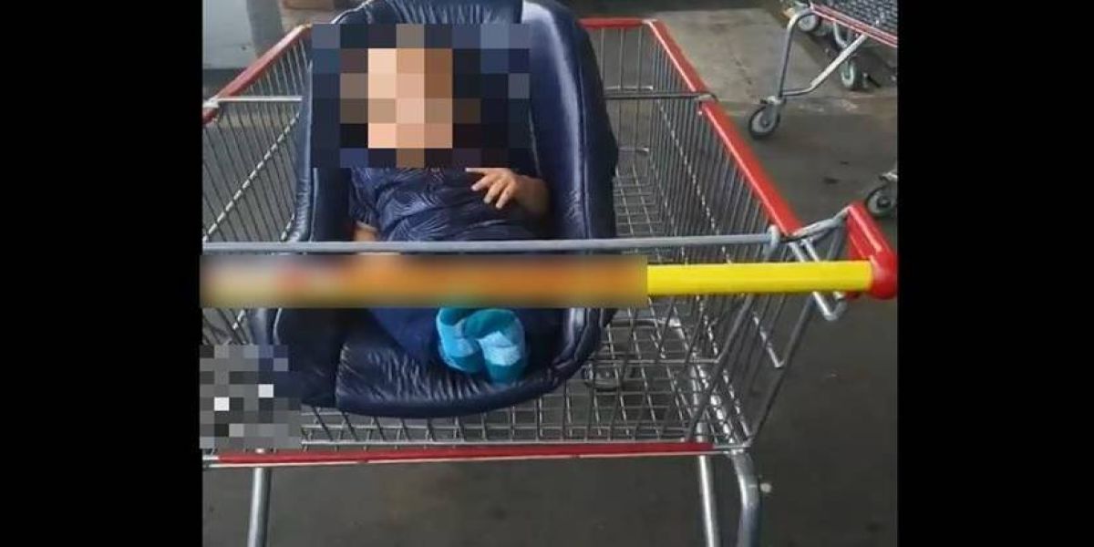 Casal esquece bebê em carrinho de supermercado