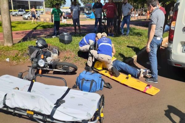 Motociclista fica ferido após colisão de trânsito na Avenida Barão do Rio Branco