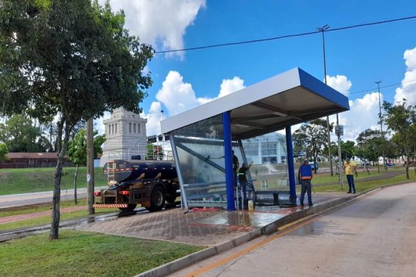 Transporte Coletivo: Transitar inicia higienização em mais de 400 abrigos de ônibus