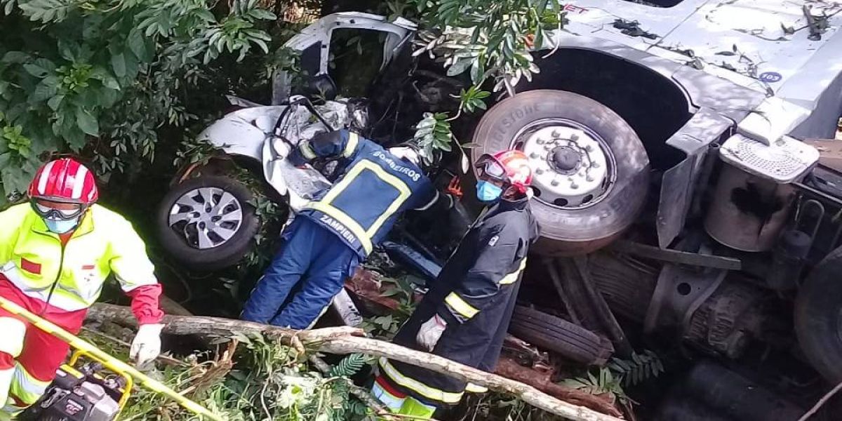 Três pessoas morrem após grave colisão de trânsito na BR-277 em Laranjeiras do Sul
