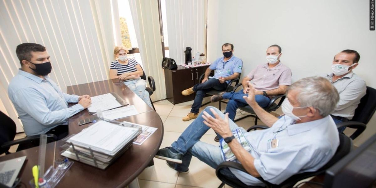 Representantes da Aquioeste apresentam demandas ao vereador Edson Souza