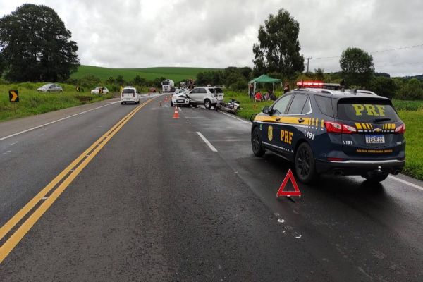 Duas pessoas morrem e outras quatro ficam em estado grave após acidente na BR-277