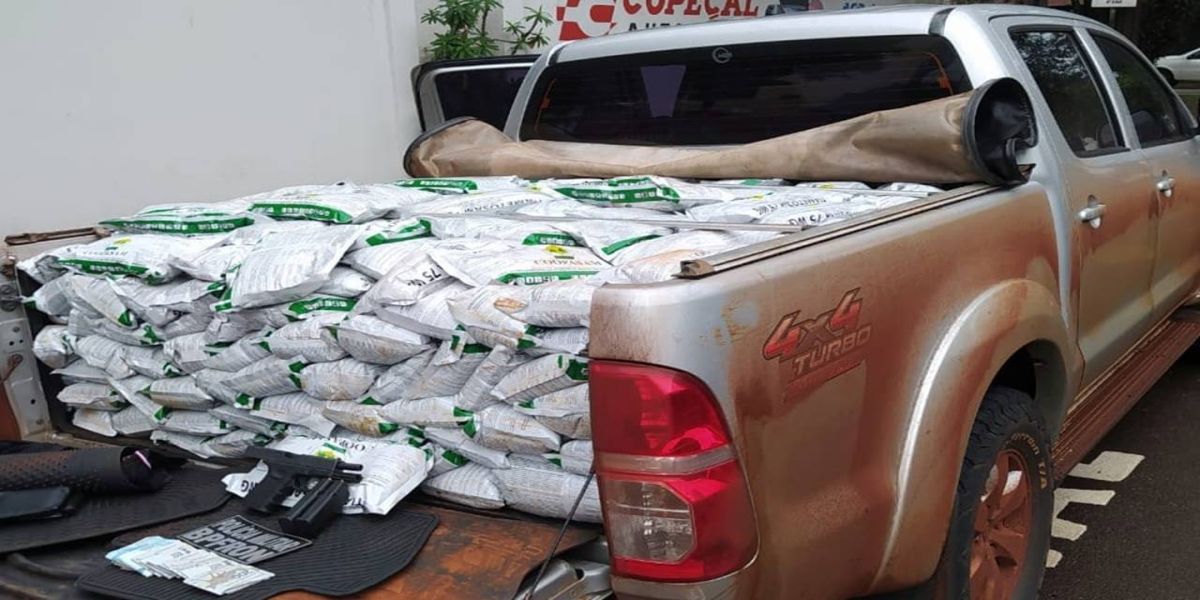 Agrotóxicos contrabandeados e arma de fogo são apreendidos em Cascavel