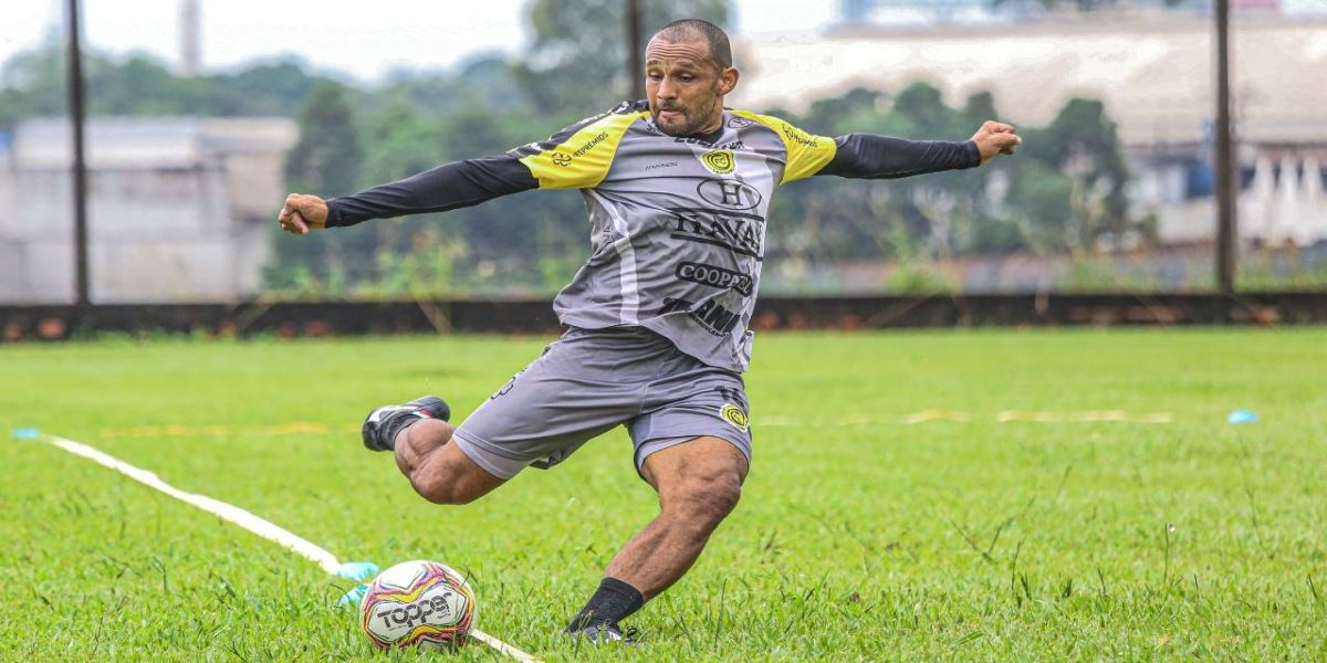 Jhonatan Martins da Cunha "Duda" é o símbolo da garra e do crescimento do FC Cascavel