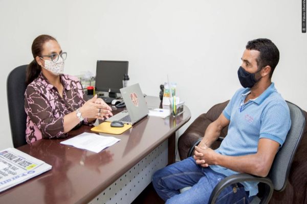 Beth Leal recebe representante da comunidade São Francisco