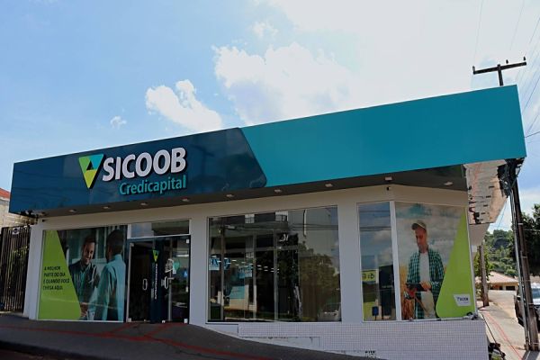Sicoob Credicapital reinaugura agência de Capitão Leônidas Marques em espaço amplo e moderno