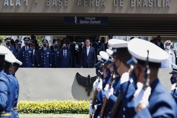 Aeronáutica faz 80 anos e Bolsonaro destaca papel da Força