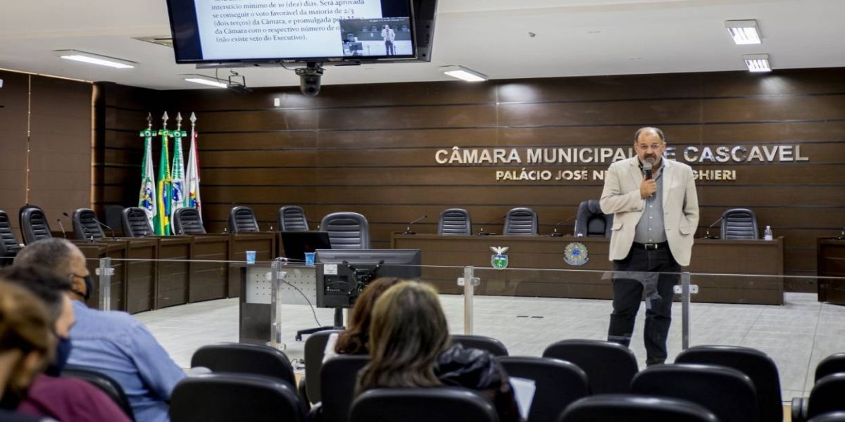 Câmara capacita vereadores e assessores com curso sobre processo legislativo