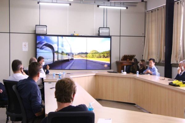 Empresa chinesa apresenta modelo inovador ao transporte coletivo