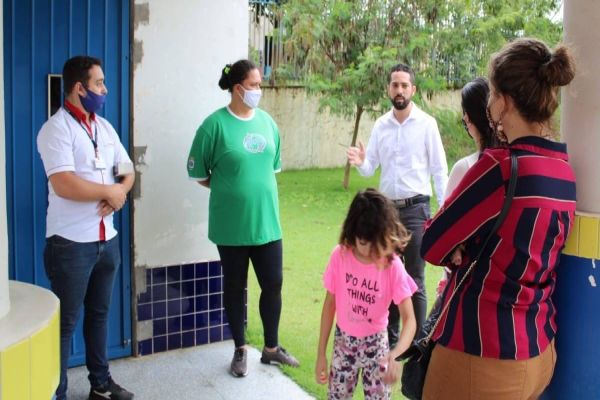 Tiago Almeida fiscaliza CMEI no bairro Santa Felicidade