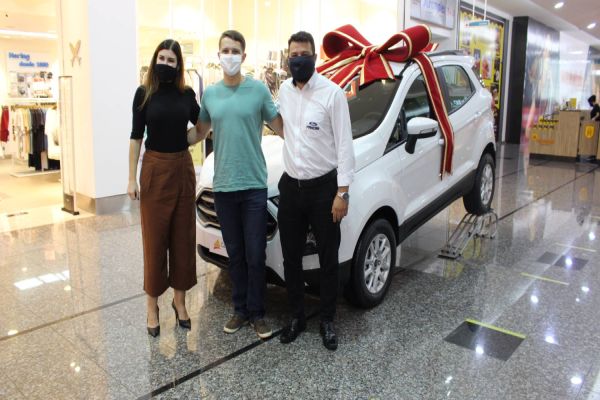Ganhador do Eco Sport 0 km sorteado pelo Cascavel JL Shopping estava há 1 ano sem carro