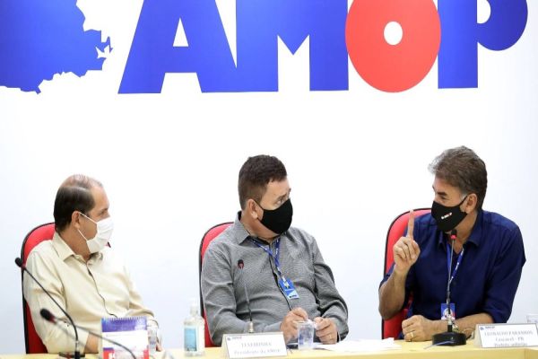 Imagem referente a notícia: Paranhos é eleito para presidir a Associação dos Municípios do Oeste