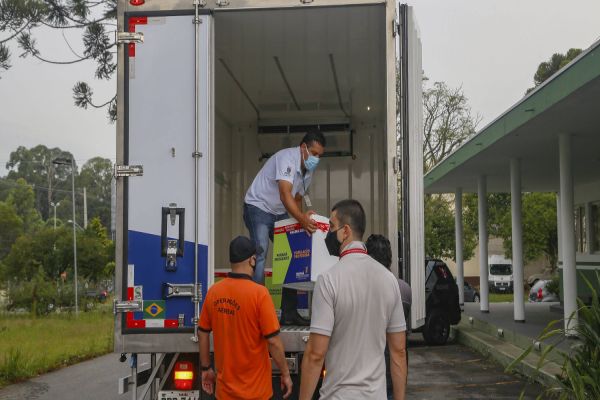 Vacinação com novo lote de imunizante deve começar segunda-feira (25)