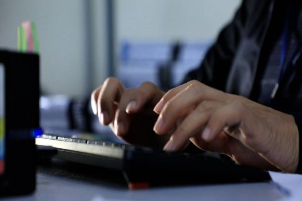 Imagem referente a notícia: Prefeitura de Cascavel economiza R$ 2,1 milhões em licitação de rede de dados e internet