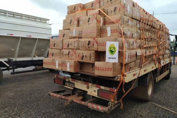 BPFRON apreende carregamento de cigarros contrabandeados durante Operação Hórus em Nova Santa Rosa